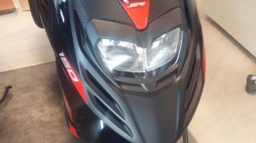 Aprilia SR 150 Carbon Edition starts to arrive at dealerships - Live images