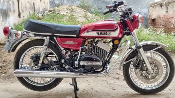 Modified Yamaha RD350 with dual disc brakes & the Suzuki Intruder's ABS