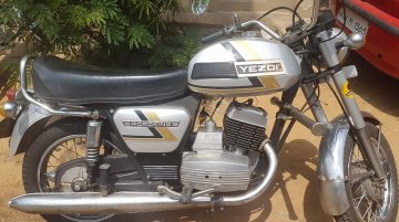 Check out this neatly restored Yezdi Roadking 250