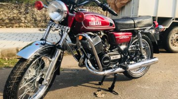 Restored 1985 Yamaha RD350 gets restored, wrapped & delivered