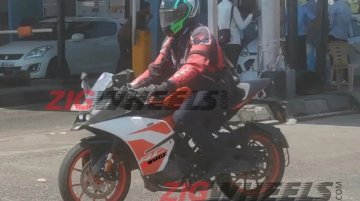 KTM RC125 spotted on test in India