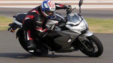 BS-IV Suzuki Gixxer SF 250 available at INR 15,000 off and with more offers - Report