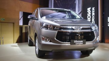 नेक्स्ट-जेनेरेशन Toyota Innova हो सकती है हाइब्रिड इंजन से लैस : रिपोर्ट
