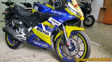 Dealership level modification adds custom livery to Yamaha YZF-R15 [VIDEO]