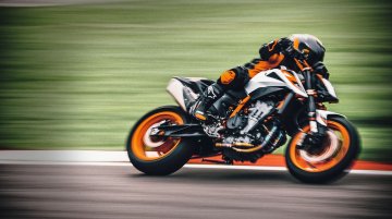 KTM 890 Duke R - Image Gallery