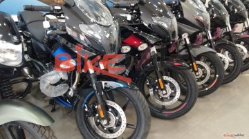 Bajaj Pulsar 220F - Image Gallery