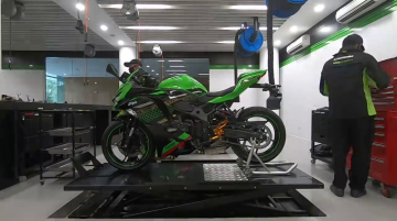 Kawasaki Ninja ZX-25R with Yoshimura exhaust teased [Video]