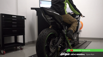 Kawasaki Ninja ZX-25R with Yoshimura exhaust screams at the dyno [Video]