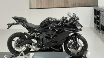 Black Kawasaki Ninja ZX-25R leaked via spy shots - Report