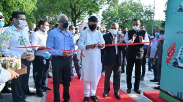 India’s first public electric vehicle charging plaza inaugurated in New Delhi