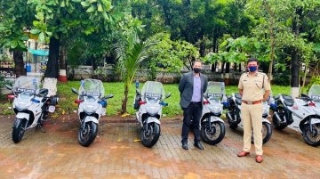 Suzuki hands over ten Gixxer SF 250 BS6 bikes to Mumbai Police