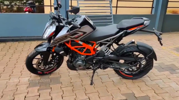 2020 KTM 250 Duke detailed in a walkaround video