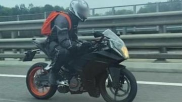 Next-gen KTM RC spied on a highway, could be the 2021 KTM RC 200