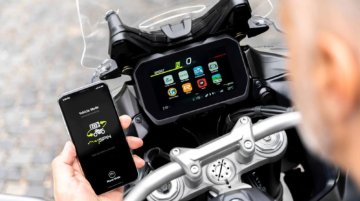 New Bosch split-screen display announced, will debut on BMW bikes