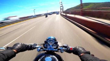 WATCH Royal Enfield Bullet 500 Chase Harleys on a Highway