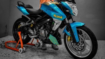 Bajaj Pulsar NS200 Looks Eye-Catching in Blue-Silver Livery