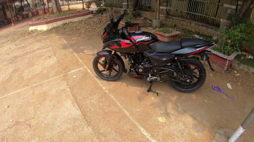 2021 Bajaj Pulsar 220F Black - Image Gallery