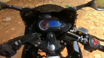 2021 Bajaj Pulsar 220F - Image Gallery