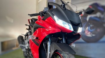 New Yamaha R15 v3.0 Metallic Red Colour Detailed - VIDEO