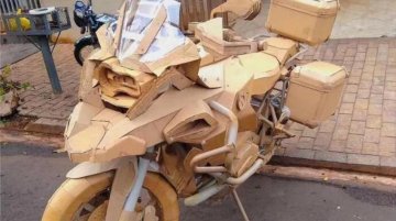 BMW R 1250 GS Fan Creates 1:1 Cardboard Replica of the ADV Tourer