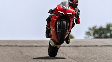 BS6 Ducati Panigale V4 Launched, Price Starts at INR 23.50 Lakh