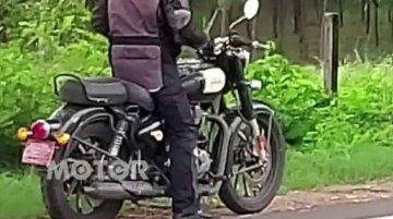 New Royal Enfield Classic 350 to Feature Hazard Lamps - Spied in Action