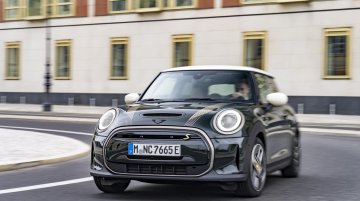 Tradition Meets the Future: New MINI Cooper SE in the Resolute Edition