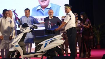 Hero MotoCorp Gives 50 Scooters to Nagpur Police & Fire Dept