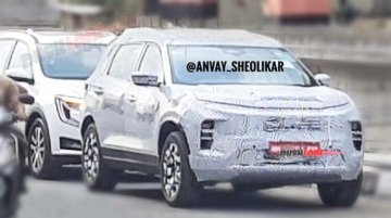 Tata Safari Facelift Spy Shots With Its Competitor Mahindra XUV700