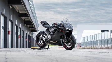 Ducati Panigale V2 Now in Appealing New Black Livery