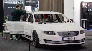 Someone Created a Driveable Scale Model of Volvo V70 Using Lego Bricks