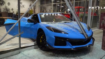 Thief Wrecks C8 Corvette Z06 in Failed Dealership Heist