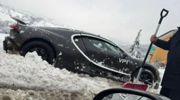 Bugatti Tourbillon Prototype Stranded in Snow During Winter Testing