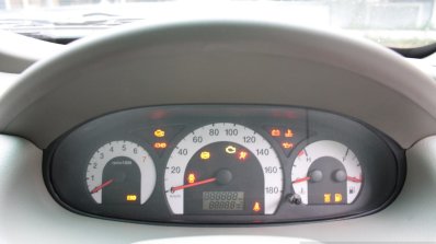 Mahindra Quanto instrument binnacle