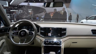 VW CrossBlue Concept interior