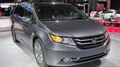 2014 Honda Odyssey Touring Elite front three quarters