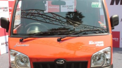 Mahindra Maxximo Plus front Apple red
