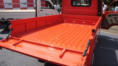 Mahindra Maxximo Plus loading door