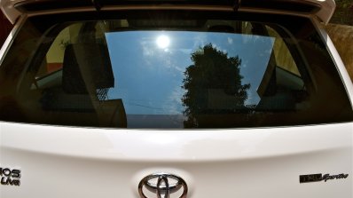 No rear wash:wipe for the Toyota Liva 1.5