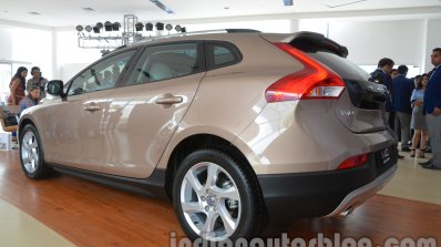 Rear left three quarter of the Volvo V40 Cross Country