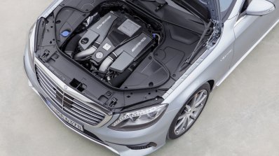 2014-Mercedes-Benz-S63-AMG-engine