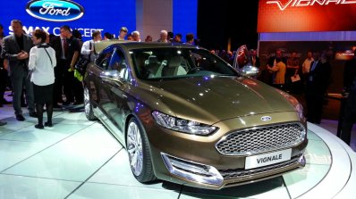 Front right three quarter of the Ford Mondeo Vignale Concept sedan