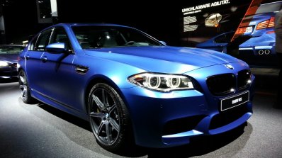 Front three quarter of the 2014 BMW M5