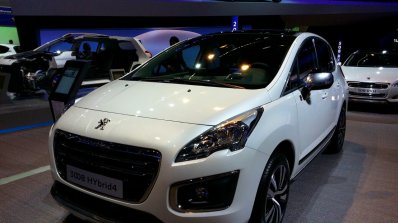 Front three quarter of the 2014 Peugeot 3008