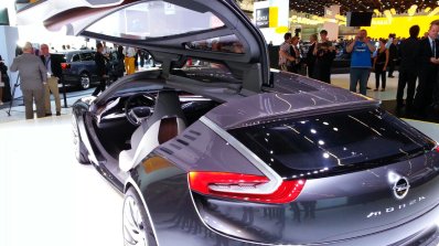 Gull wing door of the Opel Monza Concept