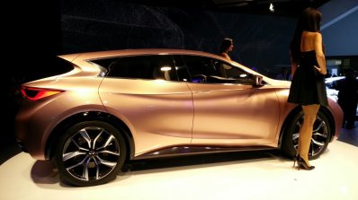 Infinity Q30 Concept Side