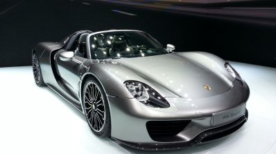 Porsche 918 Spyder Front Left