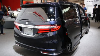 2014 Honda Odyssey Absolute rear three quarters