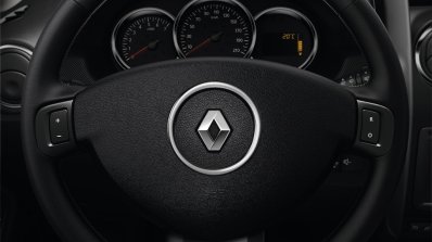 2014 Renault Duster Facelift steering with buttons