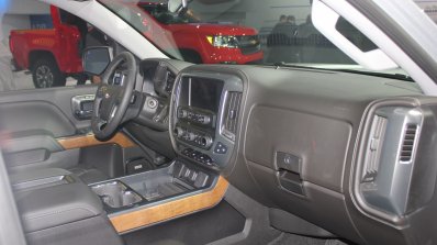 2015 Chevrolet Silverado dashboard passenger side